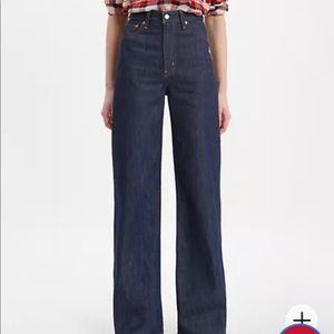 NWT Levi’s wide leg rib cage jeans- 27x32